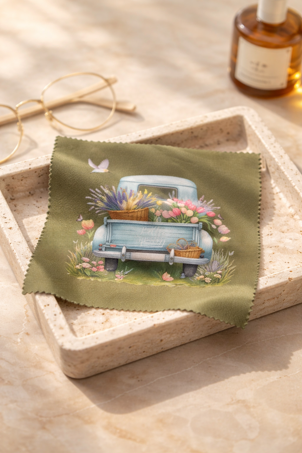 Blooming Vintage Ride Glasses Cloth 🌸🚚